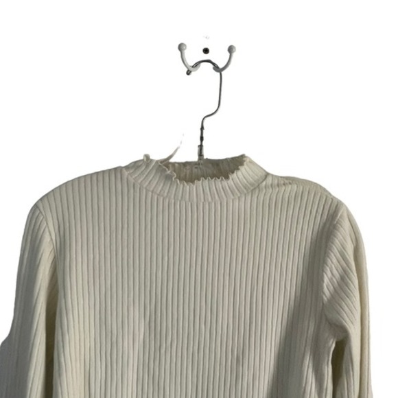 BP. Size Medium White Lettuce Edge Rib‎ Knit Cropped Soft Henley Sweater - Picture 2 of 6